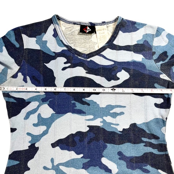 No Boundaries VINTAGE size medium shades of blue camo Vneck,crop top shirt - Picture 5 of 8
